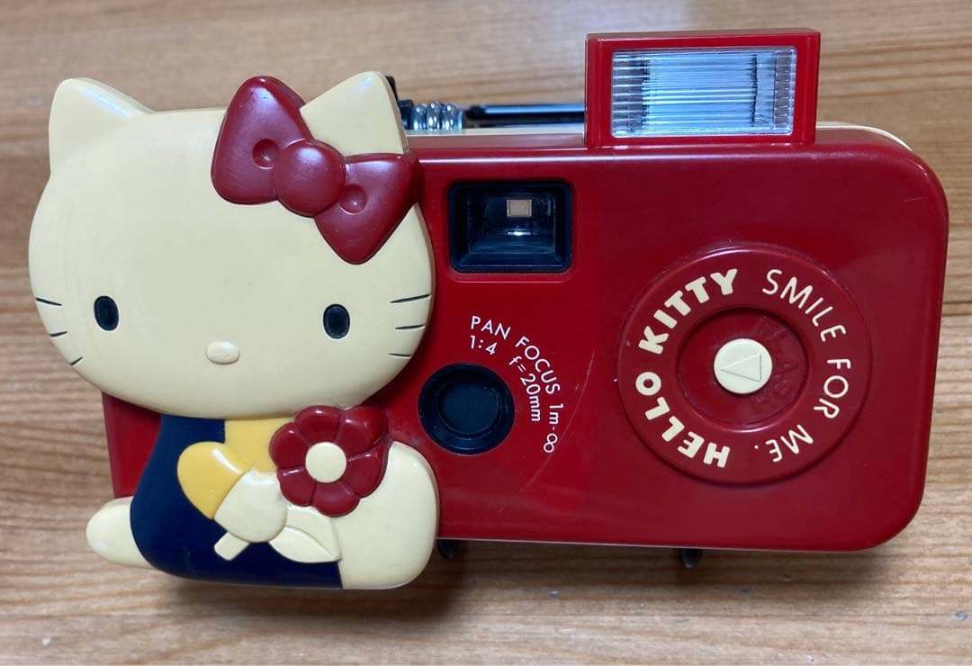 サンヨー ハローキティカメラ 1976年製 赤 昭和レトロ - メルカリ